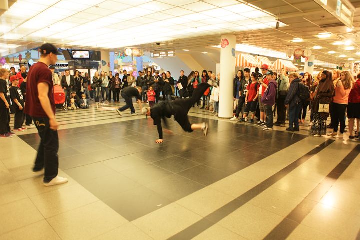 Breakdance performance at the Ihana Helsinki event in Forum shopping center