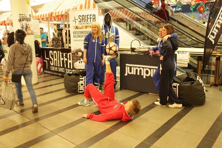 Football freestyle performance at the Ihana Helsinki event