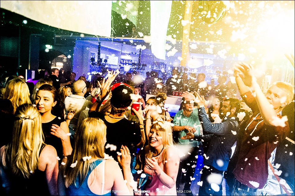 Confetti shower at a Muchachomalo club event