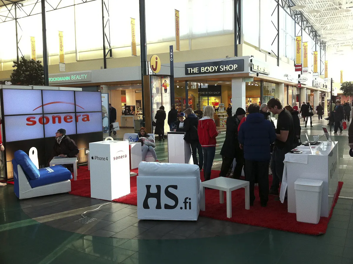 Sonera iPhone 4 launch stand at a shopping mall